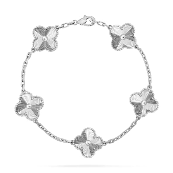 Serene's SLIVER CLOVER