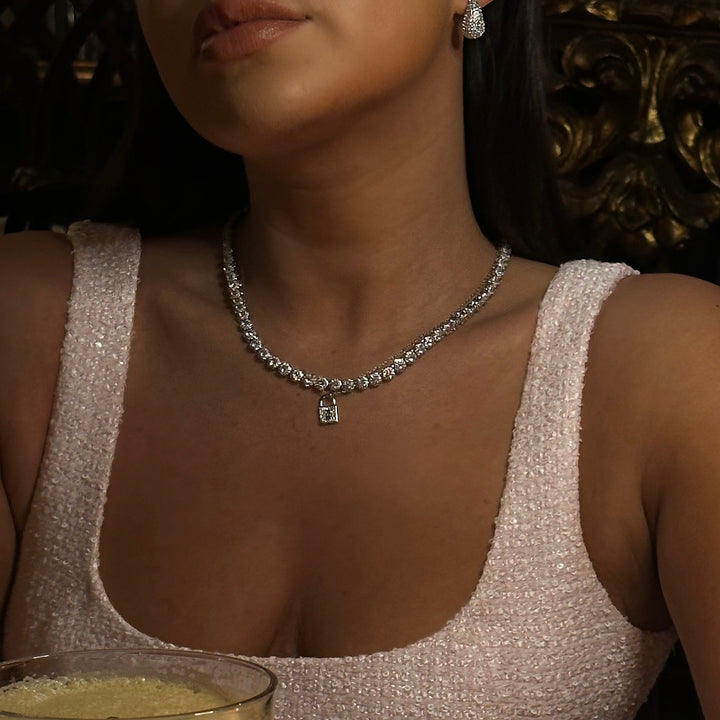 LARA LOCK NECKLACE - SILVER